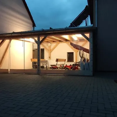 Ferienwohnung -2- Auf Einem Rustikalen 3 Seitenhof * Göda