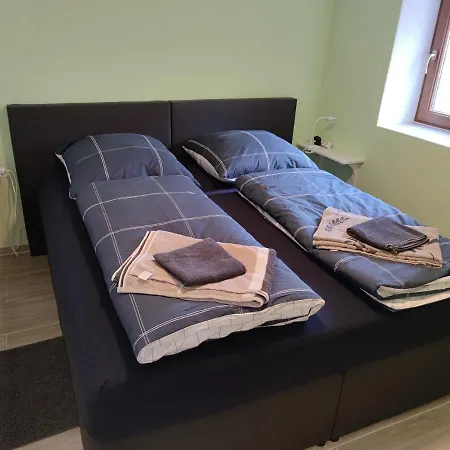 Ferienwohnung -2- Auf Einem Rustikalen 3 Seitenhof Apartamento